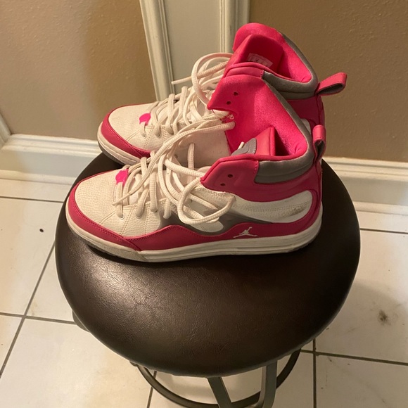 Sneakers - Picture 2 of 9